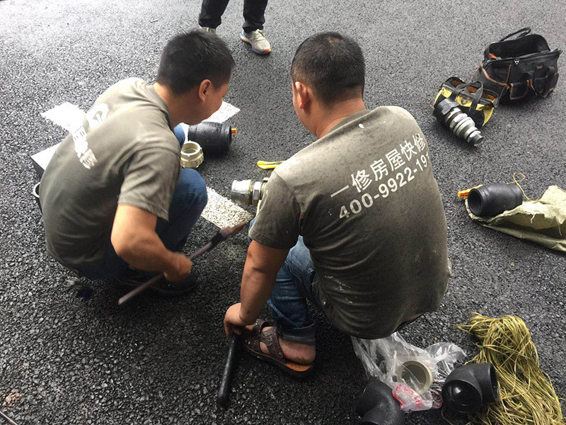 頂樓飄窗漏水處理_維修頂樓飄窗漏水步驟_頂樓飄窗漏水原因